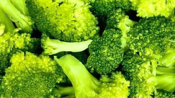 Broccoli is full of vitamins and belongs to foods that boost the immune system. Sulforaphane makes broccoli as food to increase immunity