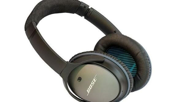 Over-ear headphones, as a guide before buying headphones, with a clear view of earcups that can easily fit your ears
