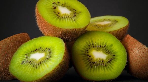 Kiwi the hero fruit is also known as a part of foods that boost the immune system . The high content of Vitamin C makes kiwi , a food to increase immunity .