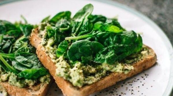 Spinach is known from the family of foods that boost the immune system. It's great properties make it the food for white blood cell.