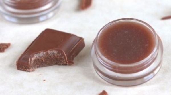 Chocolate scrub will protect from UV rays & oral hygiene. It is one of the best home remedies for pink lips,