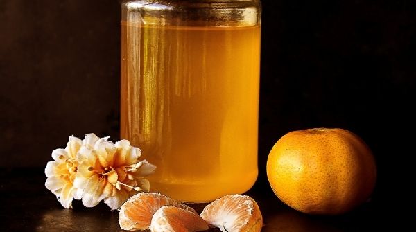 Honey has antioxidant and antibiotic properties that help to prevent the cracking of lips.