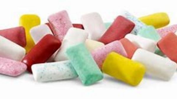 Chewing gum reduces mouth odor and also keeps you busy when you are feeling hungry.