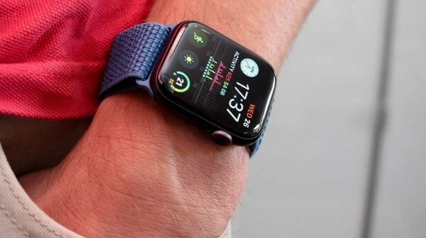 Series 4 Apple smartwatch with S4 processor that gives double the speed in comparison to Series 3