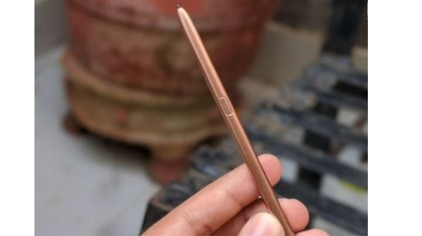 The S pen gives you a smooth experience while using it.