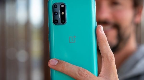 The amazing back camera of OnePlus 8t gives you unbelievable good quality pictures.
