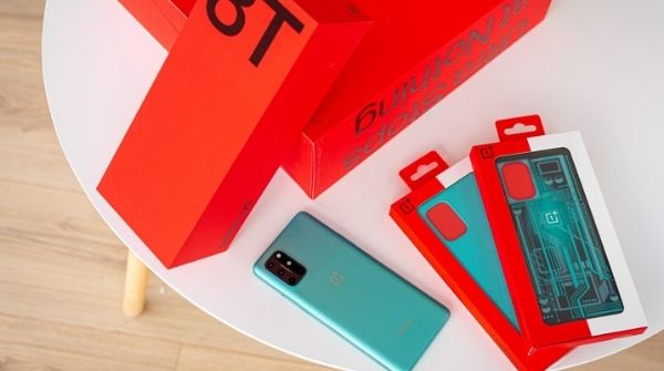 The OnePlus 8t comes with unique packaging.