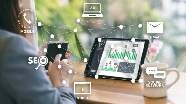 Digital Marketing representing SEO, Social Network, Ads, Email marketing, Mobile and Video.